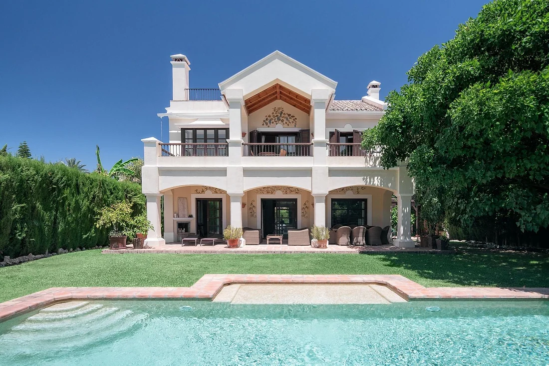 Villa with 5 bedrooms in Sierra Blanca, Marbella