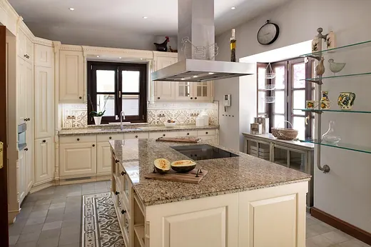 Villa with 5 bedrooms in Sierra Blanca, Marbella · 5/30