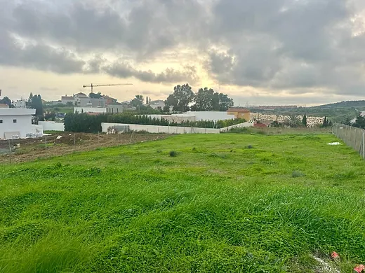 Plot of 1,034 m² with a project and building licence in Valle Romano, Estepona · 3/11