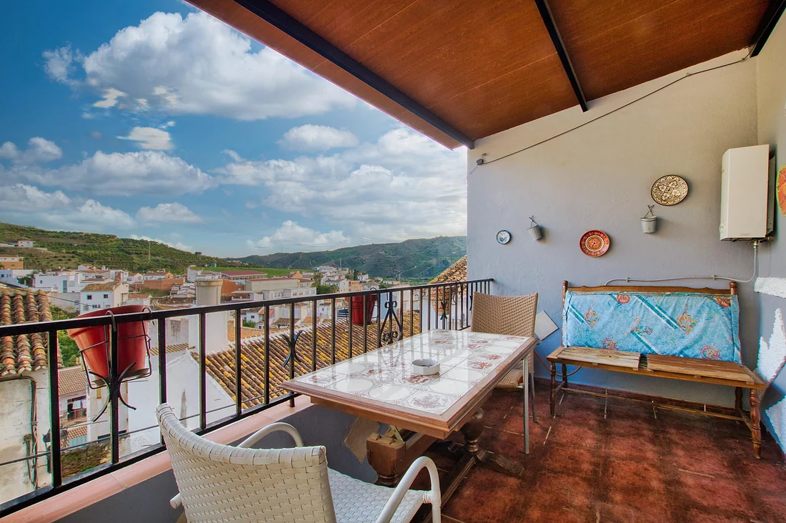 Large 3-Story House with Patio in the Heart of Benamargosa
