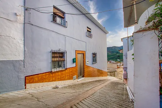 Large 3-Story House with Patio in the Heart of Benamargosa · 3/35