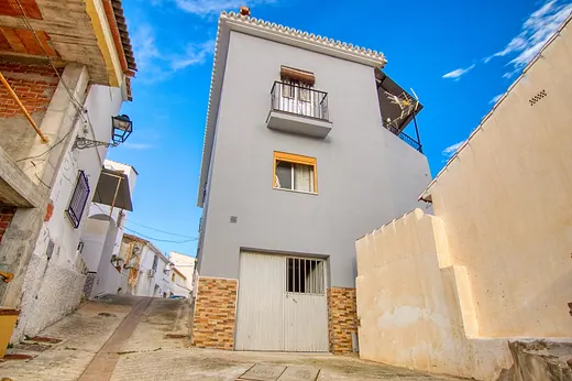Large 3-Story House with Patio in the Heart of Benamargosa · 4/35