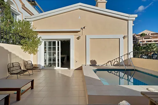Exquisitely Renovated Townhouse with Sun-Drenched Terrace and Plunge Pool in Aldea Dorada · 2/19