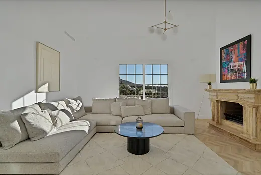 Exquisitely Renovated Townhouse with Sun-Drenched Terrace and Plunge Pool in Aldea Dorada · 4/19