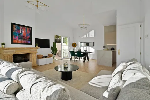 Exquisitely Renovated Townhouse with Sun-Drenched Terrace and Plunge Pool in Aldea Dorada · 5/19
