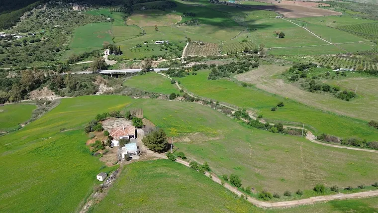 Rural land with 4 bedrooms in Montecorto