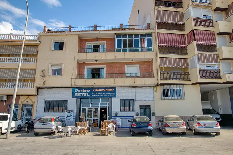 Great investment opportunity in Velez-Malaga: Complete building with immense commercial and residential potential