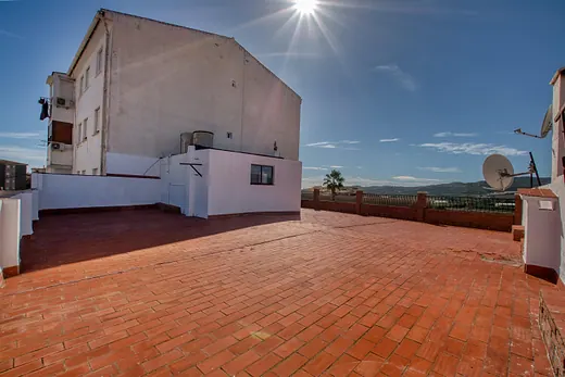 Great investment opportunity in Velez-Malaga: Complete building with immense commercial and residential potential · 4/40