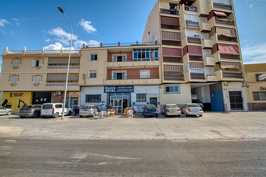Great investment opportunity in Velez-Malaga: Complete building with immense commercial and residential potential · 5/40