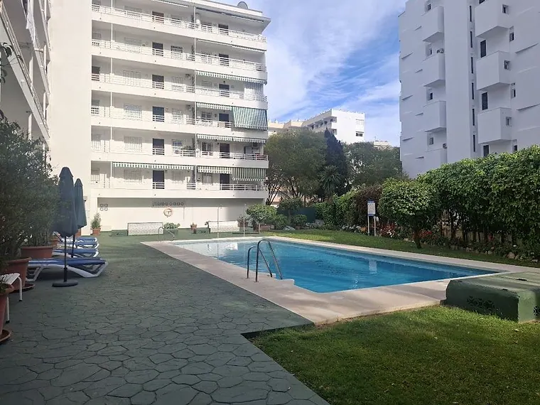Location! Location! Location! – Fully furnished, completely renovated apartment in Marbella city centre, just 200 m from the beach