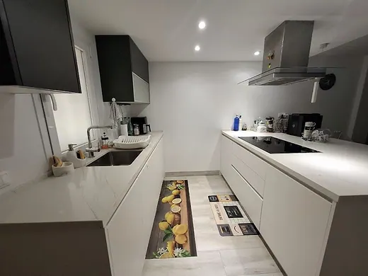Location! Location! Location! – Fully furnished, completely renovated apartment in Marbella city centre, just 200 m from the beach · 2/24