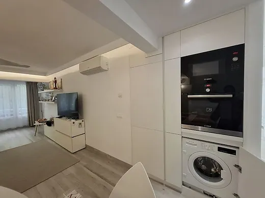 Location! Location! Location! – Fully furnished, completely renovated apartment in Marbella city centre, just 200 m from the beach · 3/24