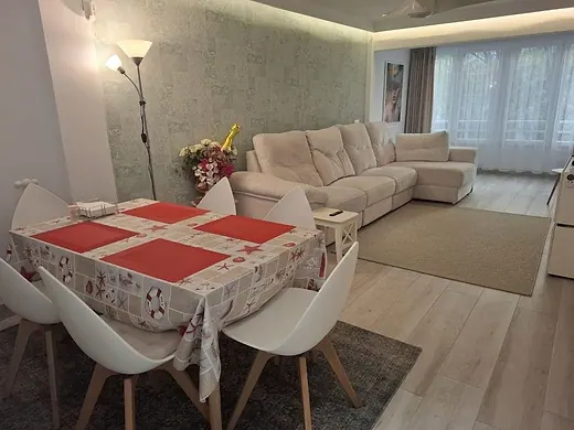 Location! Location! Location! – Fully furnished, completely renovated apartment in Marbella city centre, just 200 m from the beach · 4/24