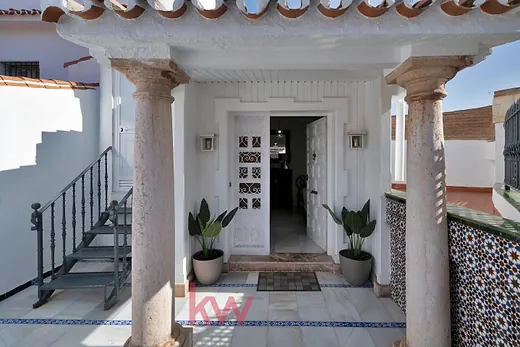 Impresionante chalet con vistas únicas · 2/36