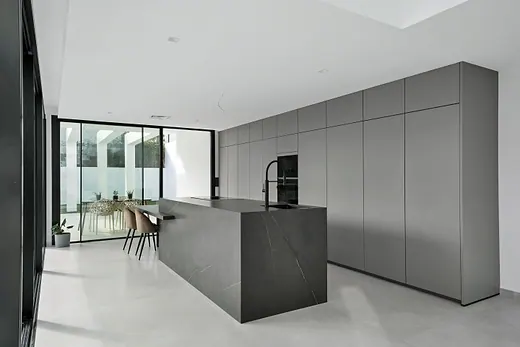 Contemporary Luxury Villa in El Herrojo Alto, Benahavís · 2/36