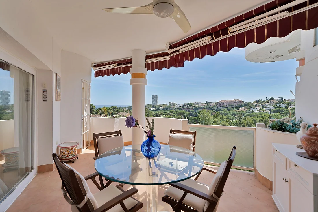 Duplex-Penthouse mit 2 Schlafzimmern in Río Real, Marbella