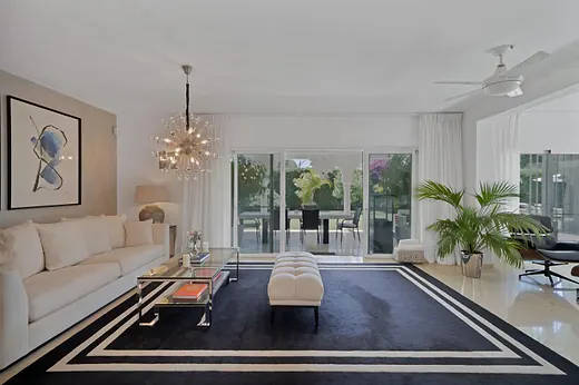Luxury beachside villa, 2 minutes walk to the beach | July & August · 2/40