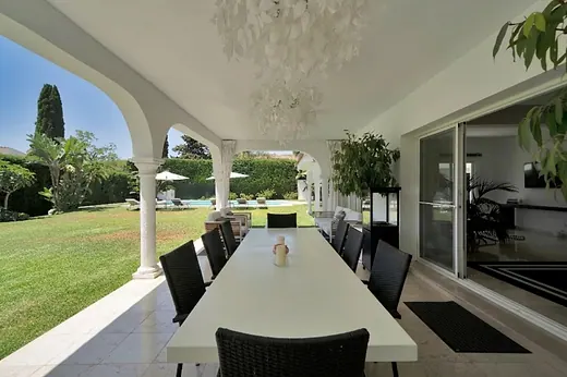 Luxury beachside villa, 2 minutes walk to the beach | July & August · 5/40