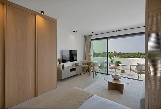 Beautifully Renovated Apartment with Panoramic Mediterranean Sea Views in Marbesa · 5/27