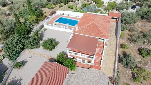 Country home — yet right in the village — with a pool and spectacular views of the mountains, the La Viñuela reservoir and the sea · 3/39