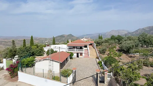 Country home — yet right in the village — with a pool and spectacular views of the mountains, the La Viñuela reservoir and the sea · 5/39