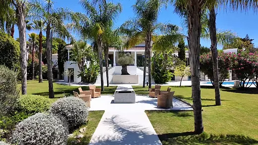 A New Dimension of Luxury in Guadalmina Baja · 2/40