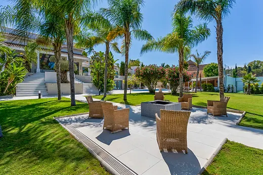 A New Dimension of Luxury in Guadalmina Baja · 4/40