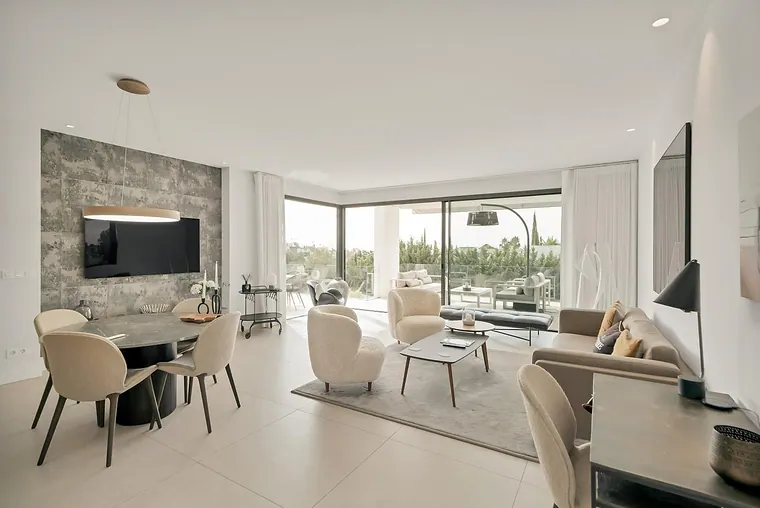 Ready to move into. Fully furnished and exquisitely presented, exactly as shown in the photographs
