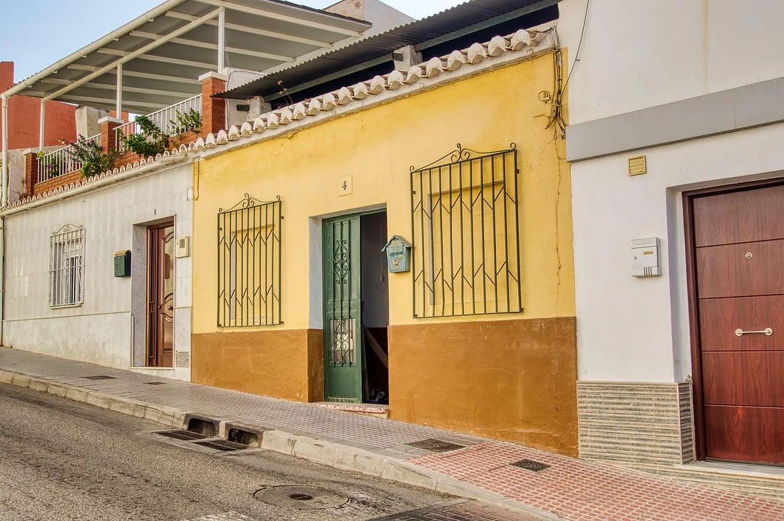 House on Carretera de Arenas, right in the heart of Vélez-Málaga, to be renovated from top to bottom and finished exactly as you picture it