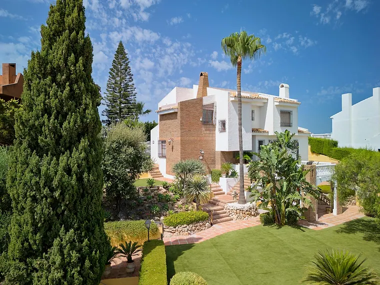 Spectacular Villa with Panoramic Bay Views – Cerrado de Calderón, MálagaDescription: