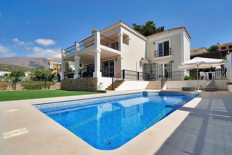 Elegant Private Villa with Pool in Valle Romano, Estepona