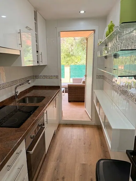Elegant Beachside Apartment in Alicate Playa, Marbella East · 4/10