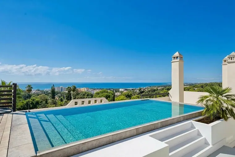 Apartment with 3 bedrooms in El Capricho, Marbella