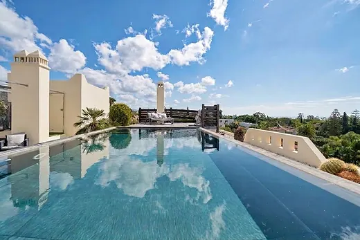 Apartment with 3 bedrooms in El Capricho, Marbella · 5/30