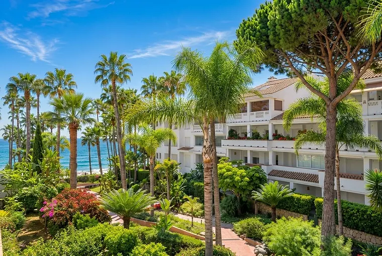 Exclusive Beachfront Apartment in Las Cañas Beach, Marbella