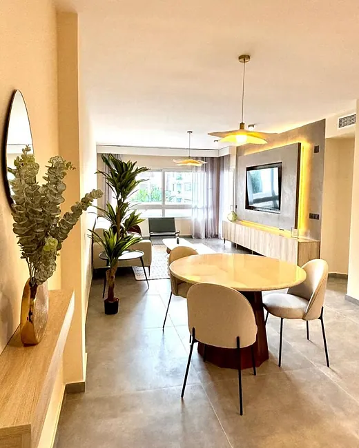 Luxury villa-style finishes in this exclusive apartment on the Mediterranean · 2/21