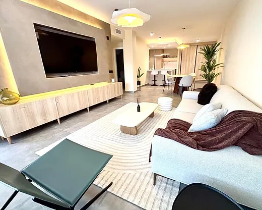 Luxury villa-style finishes in this exclusive apartment on the Mediterranean · 3/21
