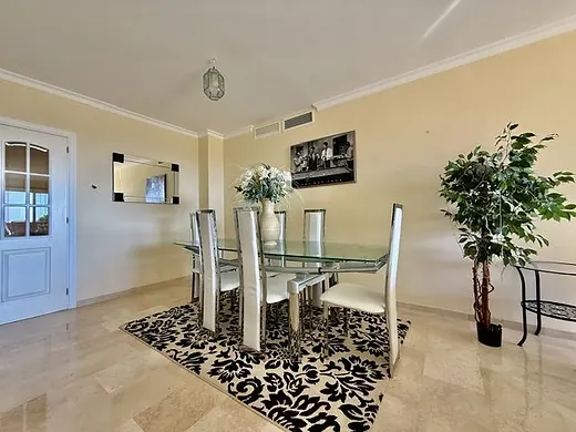 Wohnung mit 2 Schlafzimmern in Santa María, Marbella · 3/21