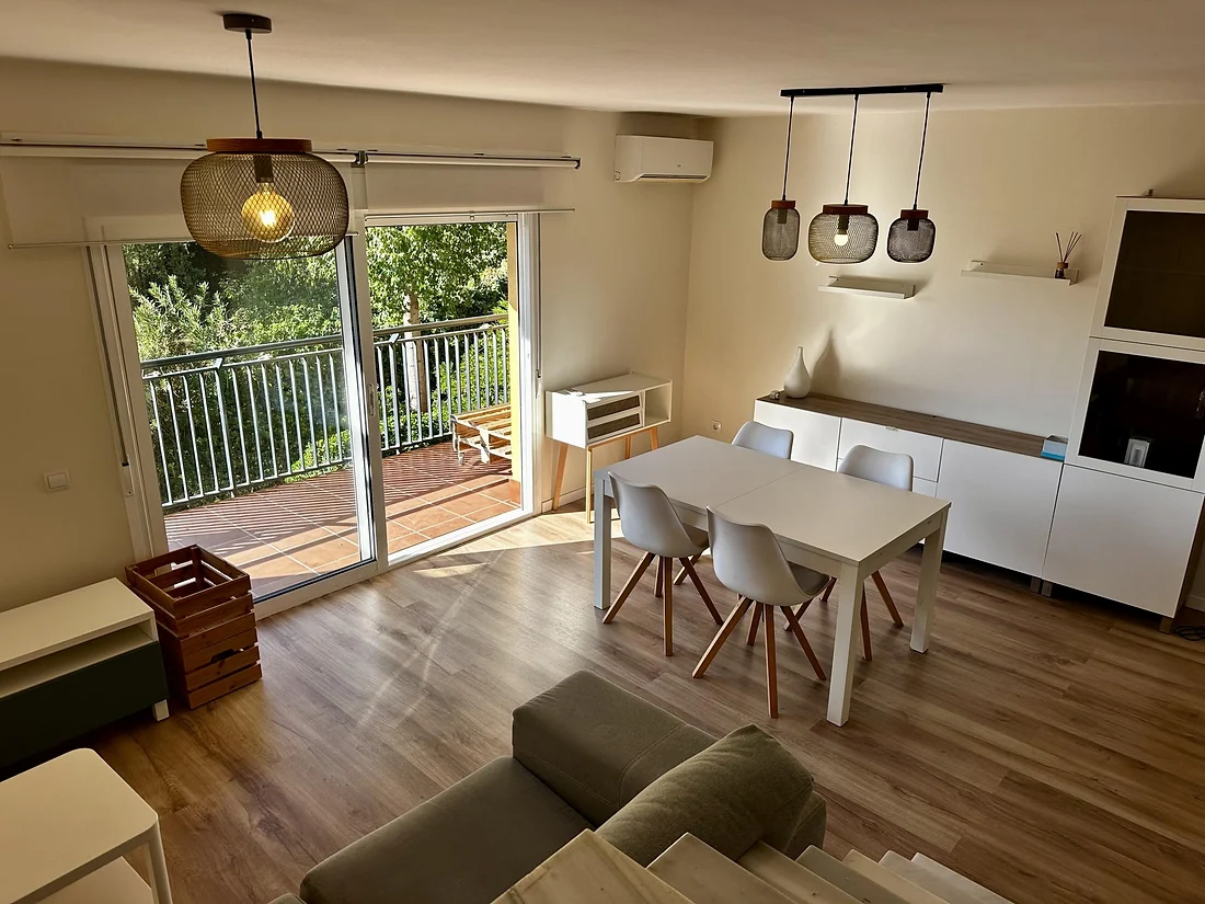 Duplex with an independent apartment and private patio in Málaga
