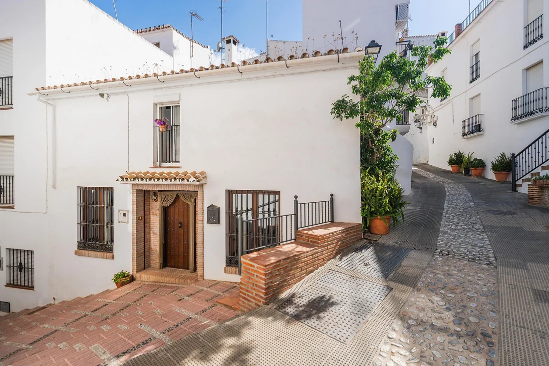 Townhouse with 4 bedrooms in Istán pueblo, Istán