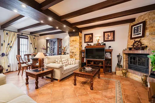 Townhouse with 4 bedrooms in Istán pueblo, Istán · 4/26